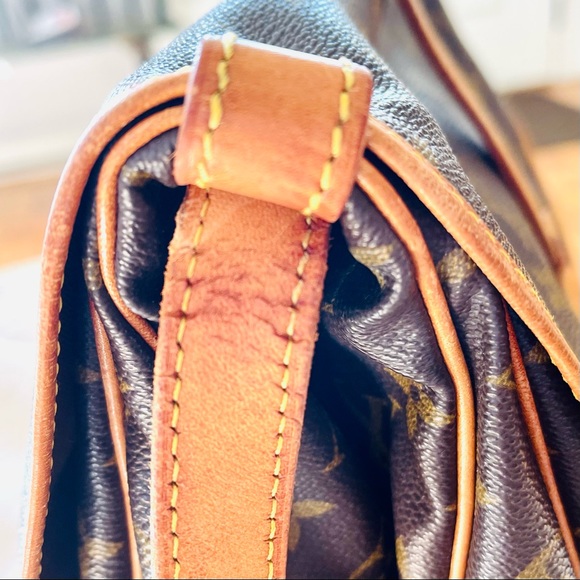 Authentic Vintage Louis Vuitton Saumur 30 Crossbody - Picture 6 of 16